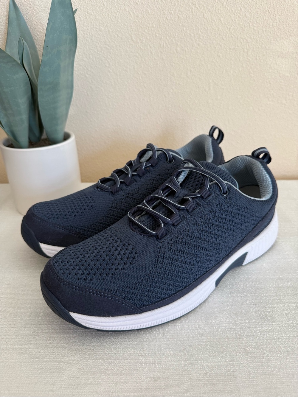 New OrthoFeet women’s Navy Knit Athletic Walking Shoes 992. - Picture 6 of 14